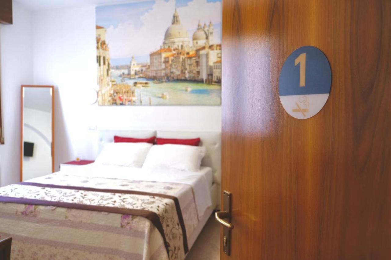 Ferienwohnung Sognareavenezia 14 Mestre Zimmer foto